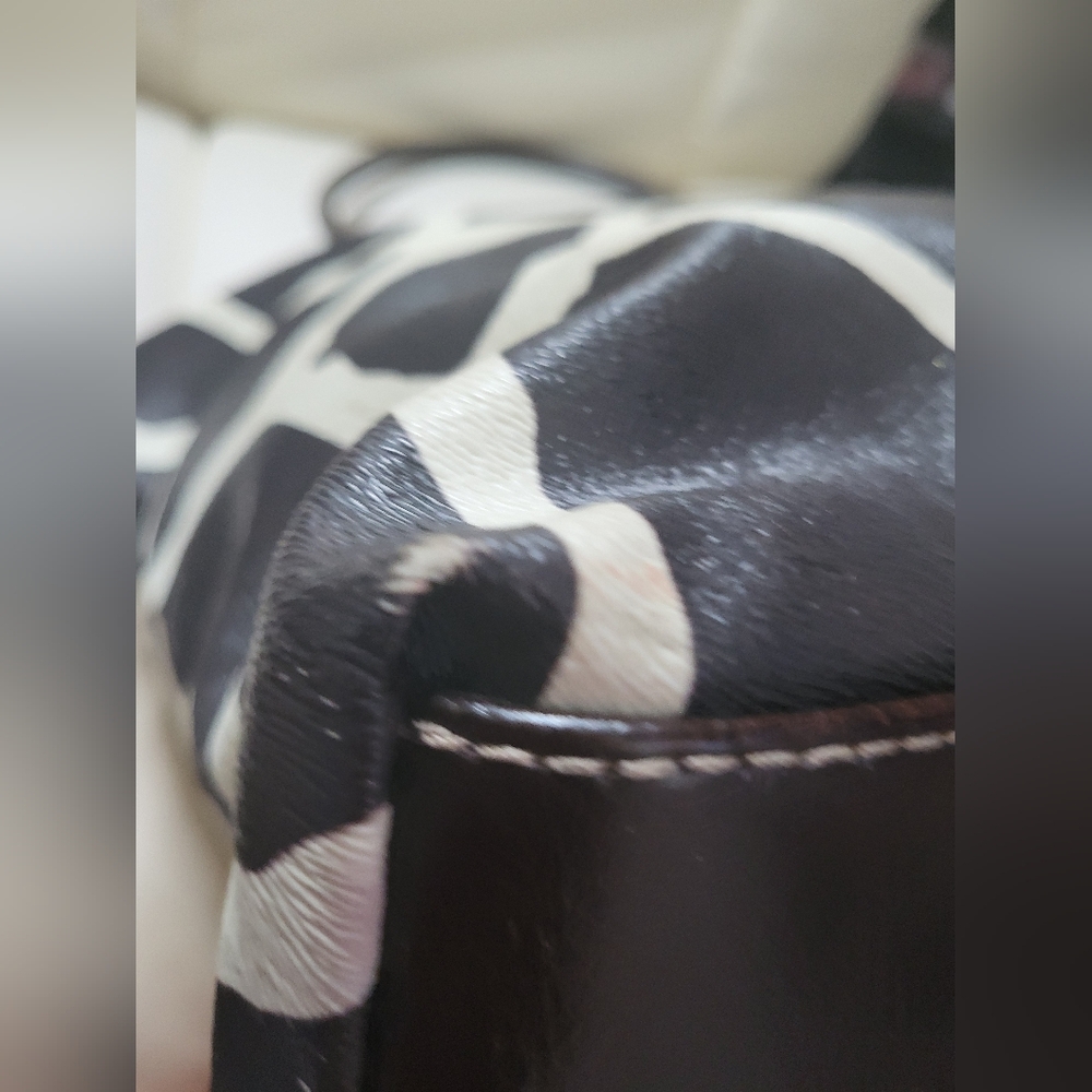 Nine & Co. Brown & Tan Giraffe Print Tote Bag - Picture 8 of 16